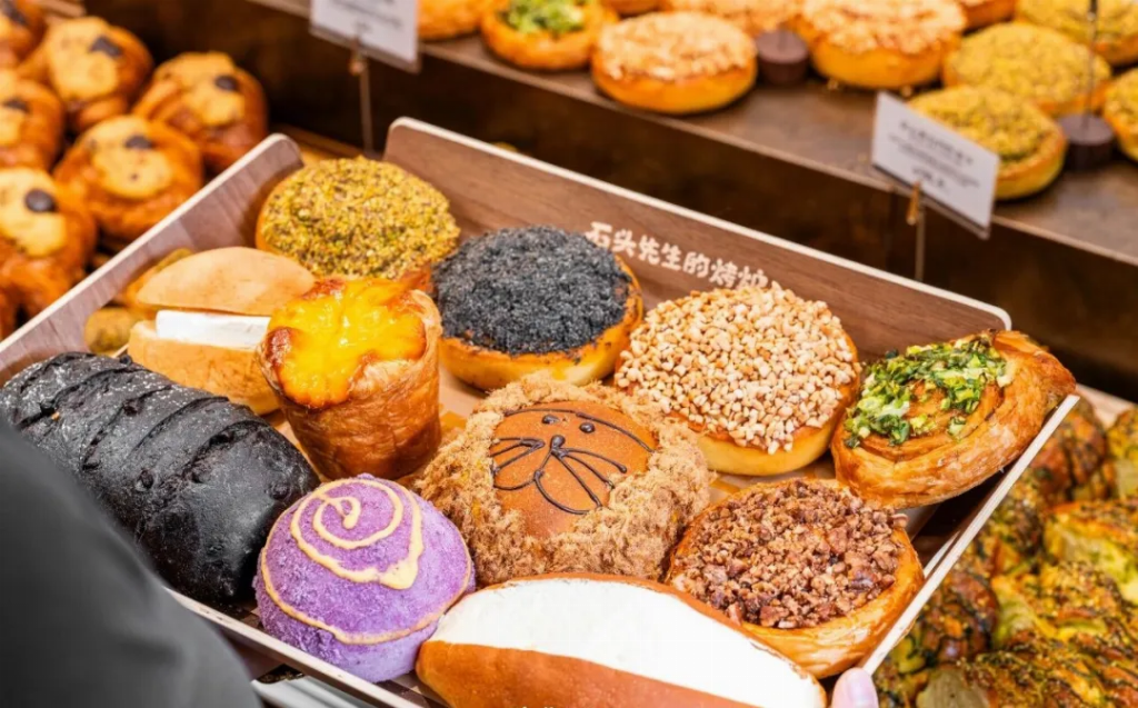 炉成功斩获2025第六届TBI杰出品牌创新奖！凯发K8国际娱乐韧性增长持续进化石头先生的烤(图9)